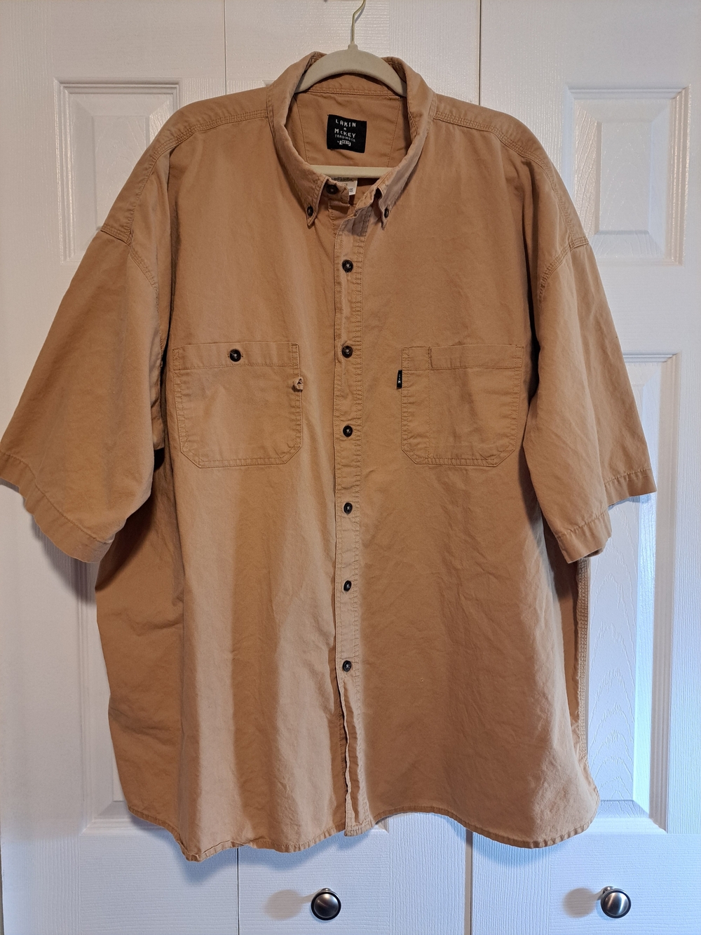 Men's Short-Sleeve Button-Down Shirt in Tan